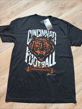 Cincinnati Football Men’s Black Graphic Tee